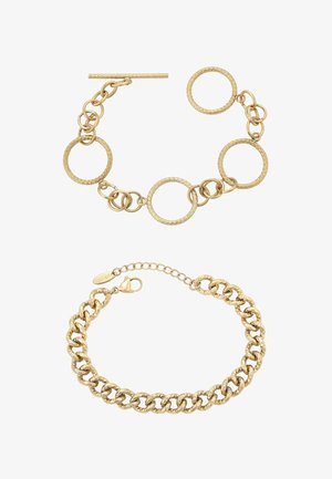 Aranylánc karkötő kerek, texturált felületű szemekkel, kapoccsal rögzítve. Alatta egy második arany karkötő, összekapcsolódó szemekkel.