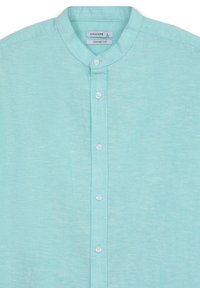 Camicia button-up turchese chiaro con colletto alla mandarino, realizzata in un tessuto morbido, con sei bottoni frontali e una vestibilità comoda.