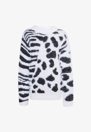 Puhaszőrös pulóver fehér színben, kontrasztos fekete zebra- és tehénmintákkal. Kerek nyakkivágású és hosszú ujjú, bordás mandzsettával. Sálszerű anyag.