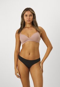 Hunkemöller - INVISIBLE BRASILIAN 3 PACK - Stringit - black Pienoiskuva 1