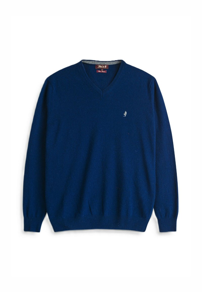 Maglione a V blu navy realizzato in morbida lana. Maniche lunghe, polsini e bordo a coste. Presenta un piccolo logo sul petto.