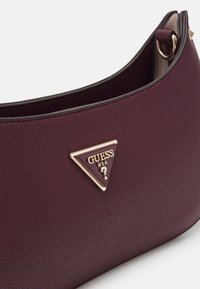 Guess MERIDIAN MINI TOP ZIP  - Borsa a mano - amethyst