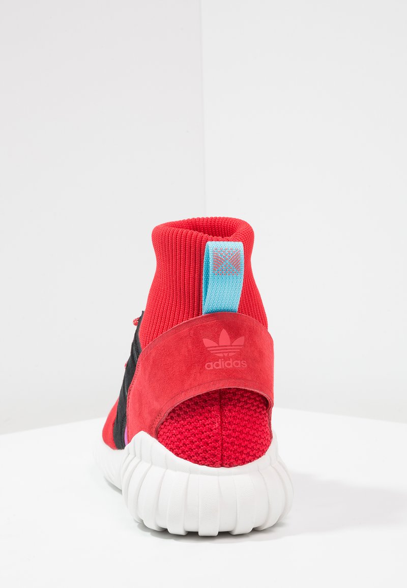 maquinilla de afeitar cascada metálico adidas Originals TUBULAR DOOM WINTER - Zapatillas altas - scarlet/shock  purple/rojo - Zalando.es