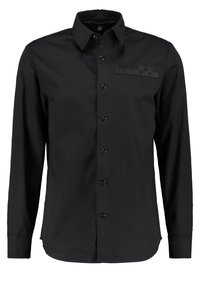 Svart långärmad skjorta med knappar och krage, med en horisontell sömdetalj på övre vänstra bröstet.