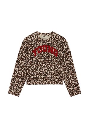 Langsleeve cropped T-shirt in crème met een bruine luipaardprint. Bevat "YOUNG" in geborduurde rode tekst op de borst. Zachte stofstructuur.