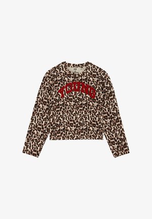 Duga majica s dugim rukavima u krem boji s smeškim leopard uzorkom. Ima natpis "YOUNG" izvezene crvene boje preko grudi. Mekani tekstil.