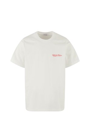 Weiße Baumwoll-T-Shirt mit kurzen Ärmeln und Rundhalsausschnitt, mit einem rosa grafischen Textdesign im linken Brustbereich.