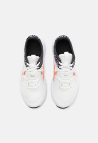 Nike Performance IN SEASON TR 13 PRM - Pantofi training - summit white/metallic cool grey/dark smoke grey/light wild mango