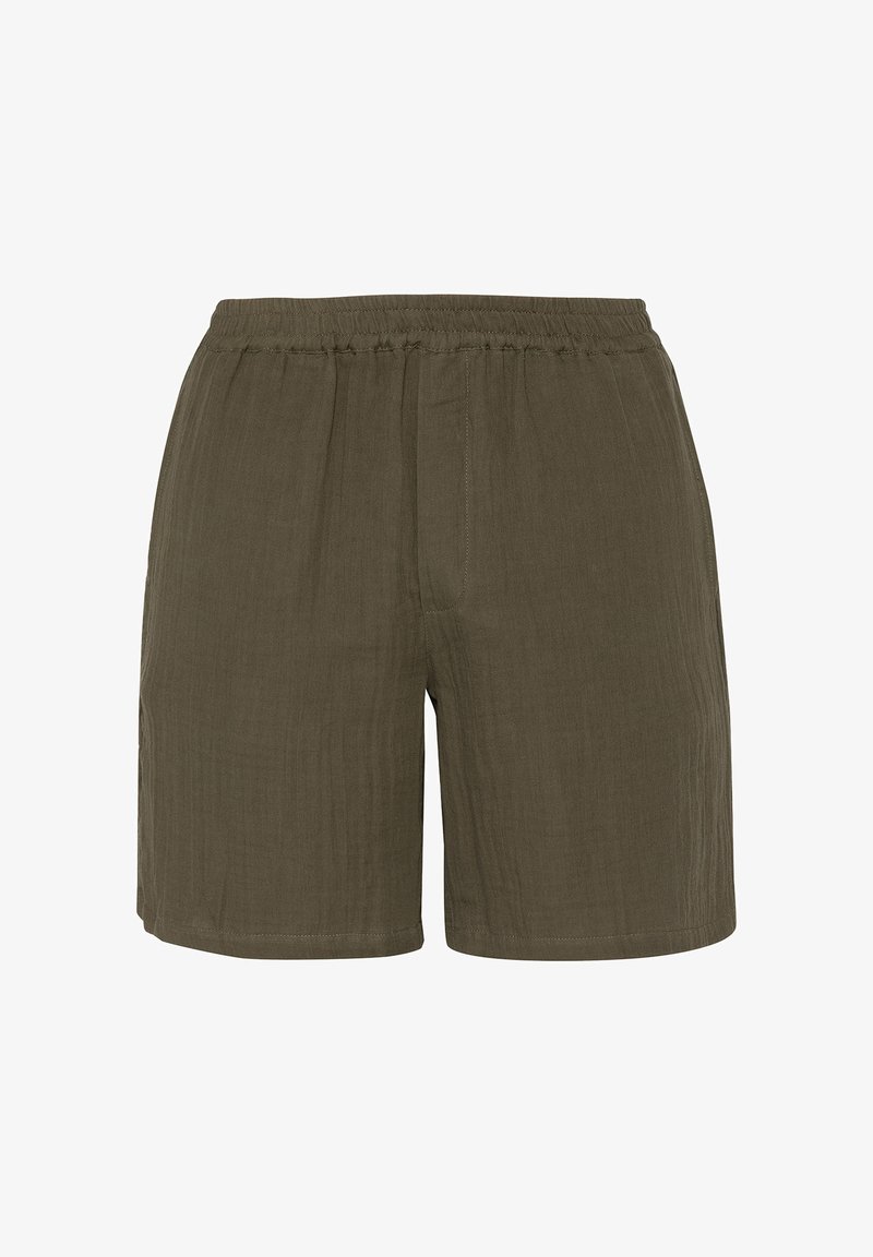 Shorts décontractés vert olive avec une ceinture élastique et une texture verticale subtile sur un fond blanc uni.