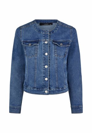 Giacca in denim blu con maniche lunghe, scollatura rotonda, due tasche sul petto, bottoni argentati e un taglio corto. Texture morbida, design classico.