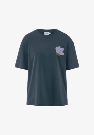 Maglietta in cotone grigio scuro con maniche corte e scollatura rotonda. Presenta un motivo floreale rosa chiaro e verde sul petto sinistro.