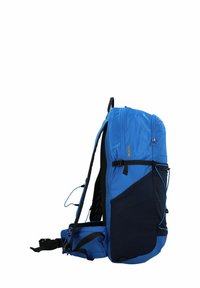 Zaino blu con una finitura testurizzata, tasca laterale, spallacci regolabili e un accento blu scuro a contrasto. Dotato di una chiusura a zip superiore.