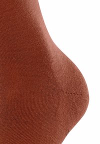 FALKE SOFT - Socken - terra