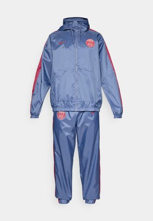 Blauw Paris Saint-Germain Nike trainingspak met rode logo-accenten, hoodie met rits en bijpassende broeken met elastische manchetten.