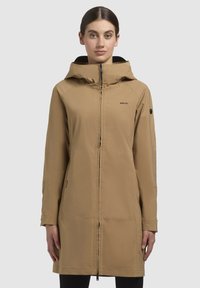 Beige waterdichte parka met capuchon, ritssluiting en zijzakken. Heeft een strak ontwerp en een zachte textuur, geschikt voor buitengebruik.