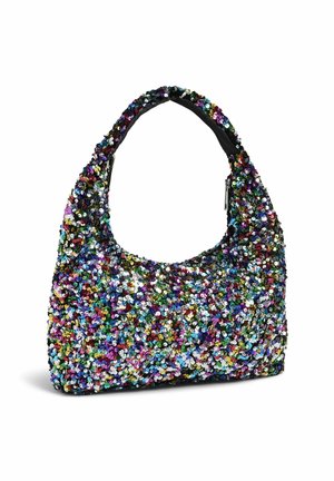 Petit sac à main couvert de sequins multicolores avec une poignée courbée et une forme rectangulaire arrondie sur fond blanc.