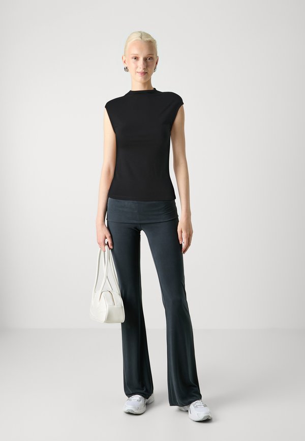 SOFT TOUCH FUNNEL NECK TOP - Basic T-shirt2