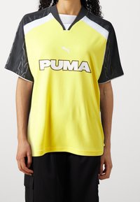 Puma Camiseta estampada - yellow