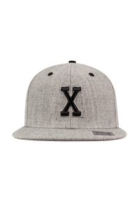 Grå flat-brimmed caps laget av stoff med teksturert overflate, med en svart brodert "X"-logo foran og svarte eyelets.