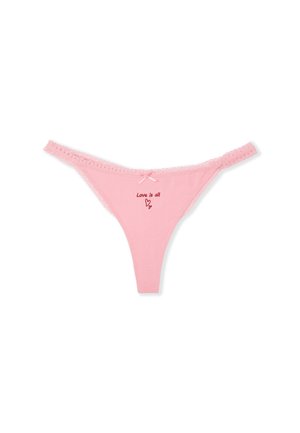 Perizoma rosa in cotone con rifinitura in pizzo, decorato con la scritta ricamata "Love is all" in rosso e un piccolo fiocco rosa sul davanti.