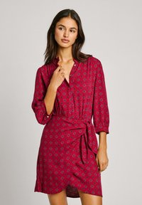 Pepe Jeans PICCI - Košilové šaty - burnt red