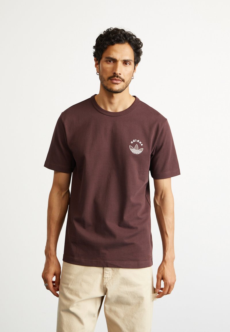 adidas Originals TEE - T-shirt estampada - shadow brown