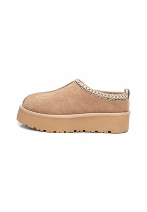 Loafers - beige