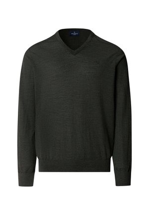 Tmavozelený sveter s výstrihom do V vyrobený z mäkkej látky, s dlhými rukávmi a rebrovanými manžetami. Obsahuje malé logo na ľavej strane hrude.