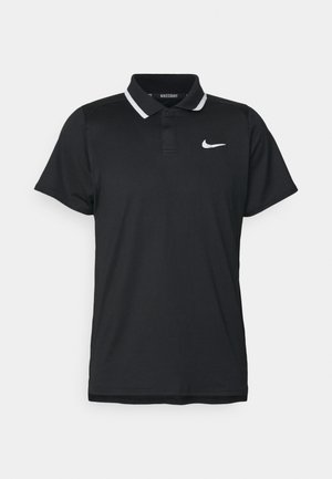 Polo nero realizzato in tessuto liscio. Presenta un colletto bianco e un sottile logo Nike bianco sul lato sinistro del petto. Vestibilità classica con maniche corte.