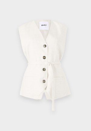 Crème kleurige mouwloze vest met een V-hals, voorzien van vier zwarte knopen, zijzakken en een bijpassende riem voor de sluiting.