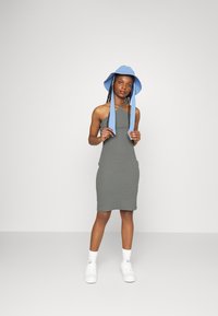 Even&Odd Petite Vestido de malha - green