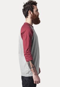 Urban Classics CONTRAST 3/4 SLEEVE RAGLAN - Top dugih rukava - gery/ruby