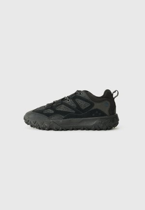 GREENSTRIDE MOTION 6 - Trainers - blackout