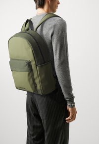 Tommy Hilfiger MONOTYPE RAIN DOME UNISEX - Turistinė kuprinė - utility olive