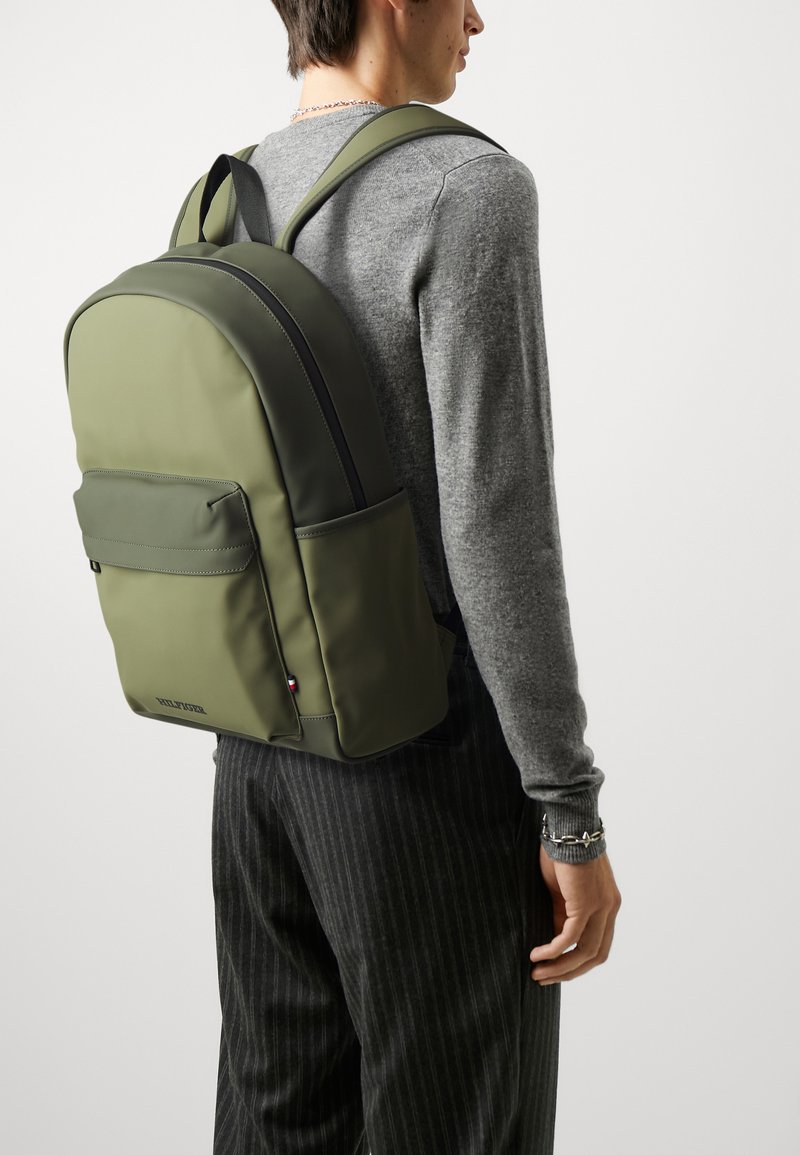 Tommy Hilfiger MONOTYPE RAIN DOME UNISEX - Turistinė kuprinė - utility olive