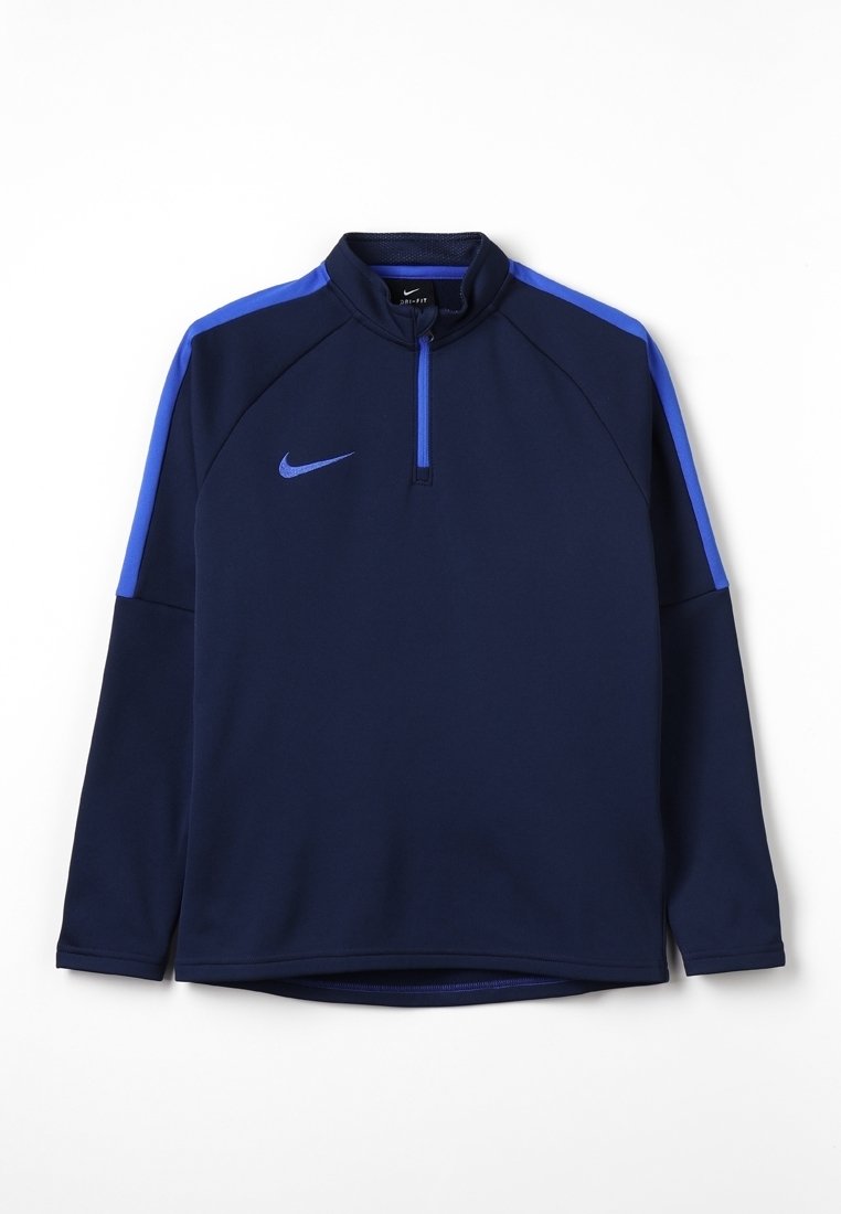 Lekki, granatowy pulower Nike z ćwierć zamkiem, z niebieskimi akcentami na ramionach i małym logo na klatce piersiowej.