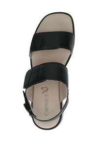 Czarne skórzane sandały z dwoma szerokimi paskami, niewielkim obcasem, regulowanym zapięciem oraz beżową wkładką z metką.