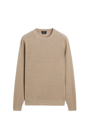 Beiger Pullover mit langen Ärmeln und Rundhalsausschnitt, mit gerippten Bündchen und Saum, aus weichem Strickstoff gefertigt, auf weißem Hintergrund dargestellt.