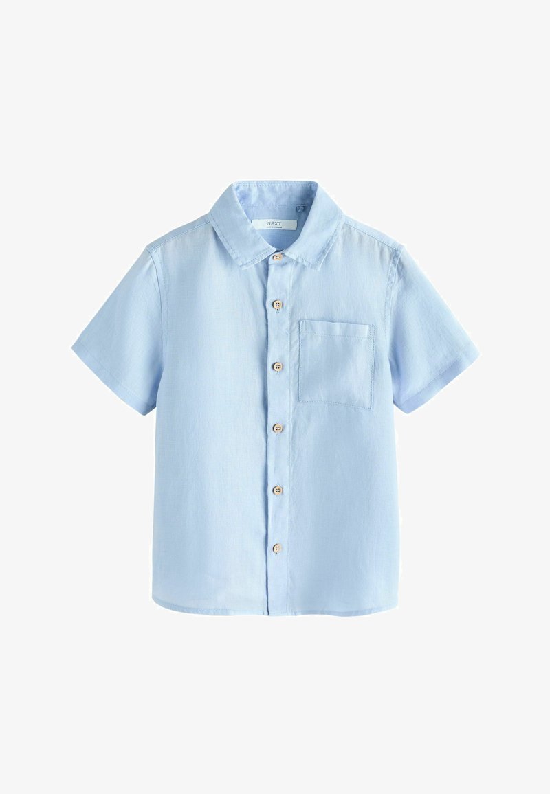 Hellblaues Kurzarmhemd mit Knöpfen, Kragen und einer einzelnen Brusttasche, präsentiert vor weißem Hintergrund.
