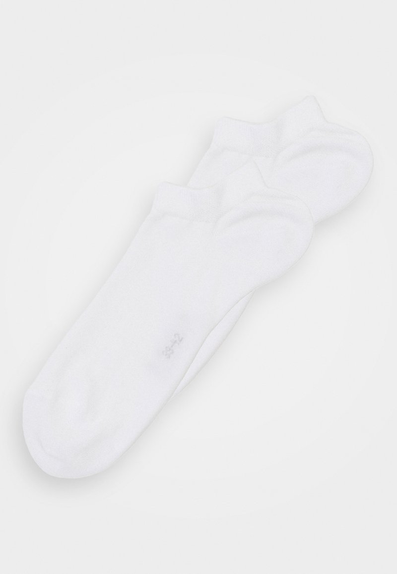 Hvite ankelstrømper laget av myk stoff. Har et sømløst design med rene kanter og en subtil størrelsesangivelse på sålen.
