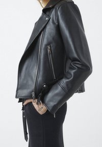 PULL&BEAR Veste en similicuir - black