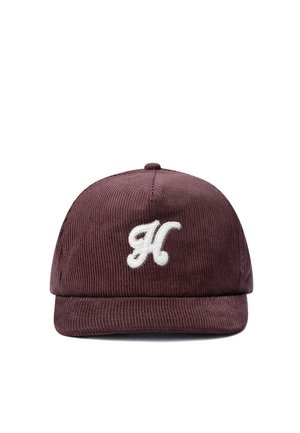 Gorra de béisbol de pana marrón oscuro con una letra H blanca bordada en el centro delantero.