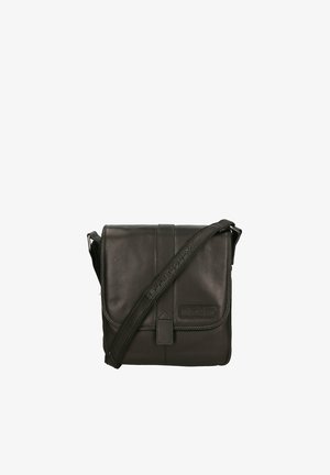 Sac bandoulière en cuir noir avec rabat avant, sangle ajustable et logo embossé discret dans le coin inférieur droit.