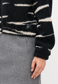 ONLY Tall ONLELINA LIFE ZIP - Jachetă de iarnă - black