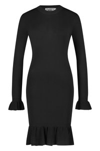 Schwarzes, geripptes Strickkleid mit langen Ärmeln und ausladenden Rüschendetails an den Bündchen und am Saum. Verfügt über einen runden Halsausschnitt und eine taillierte Silhouette.