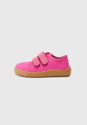 Baby shoes - fuxia