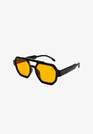 Schwarze sechseckige Sonnenbrille mit leuchtend orange getönten Gläsern und Doppelsteg-Design.