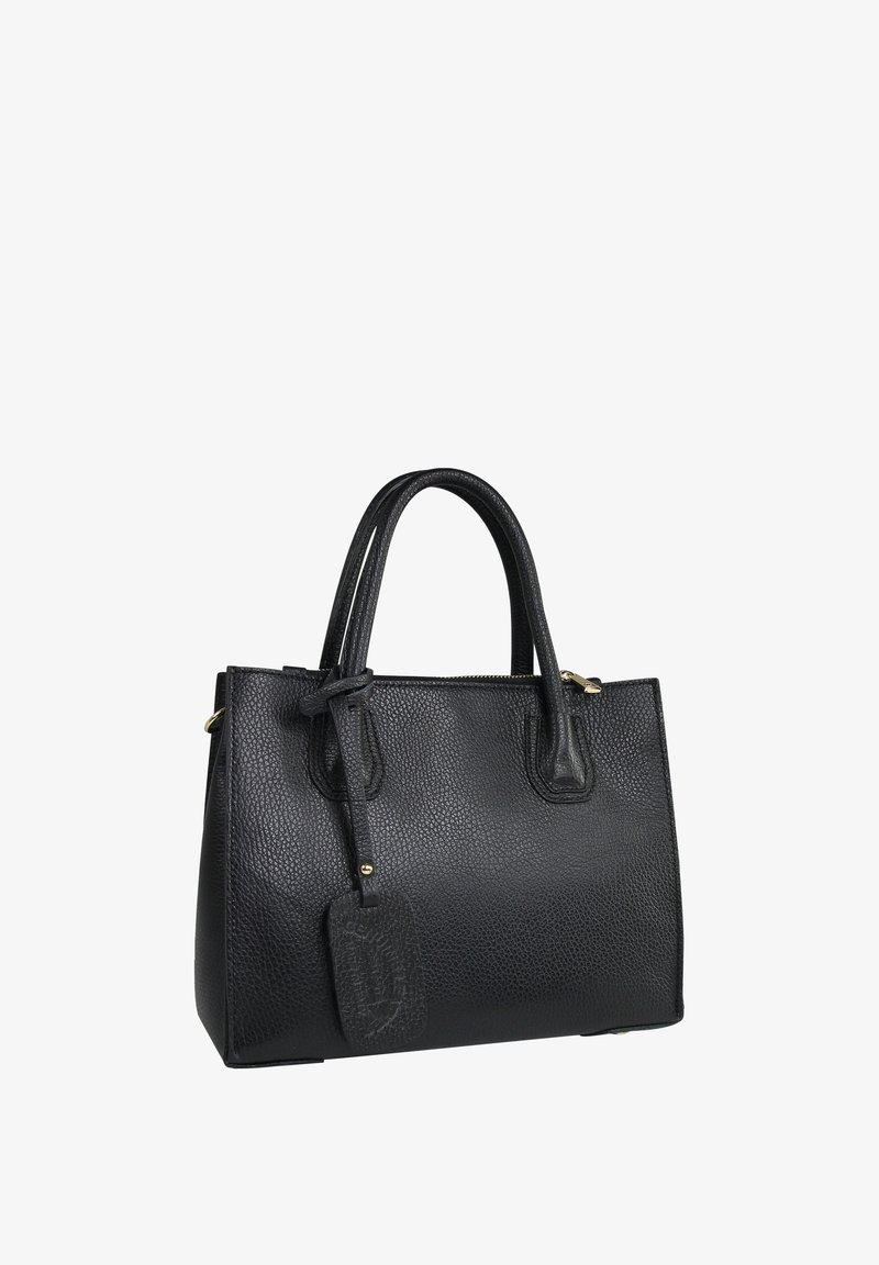 Schwarze Ledertasche mit strukturiertem Finish, zwei runden Griffen, Reißverschluss oben und abnehmbarem Etikett. Hardware in Goldtönen.