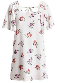 Vestido blanco floral con mangas cortas y onduladas, que presenta patrones de flores rojas, moradas y verdes por toda su superficie. Escote cuadrado con detalle de lazo en la parte posterior.
