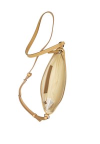 Żółta skórzana torba na ramię z zamkiem błyskawicznym, regulowanym paskiem i beżowym wnętrzem. Posiada jedną komorę z kieszonką na drobiazgi oraz metkami.